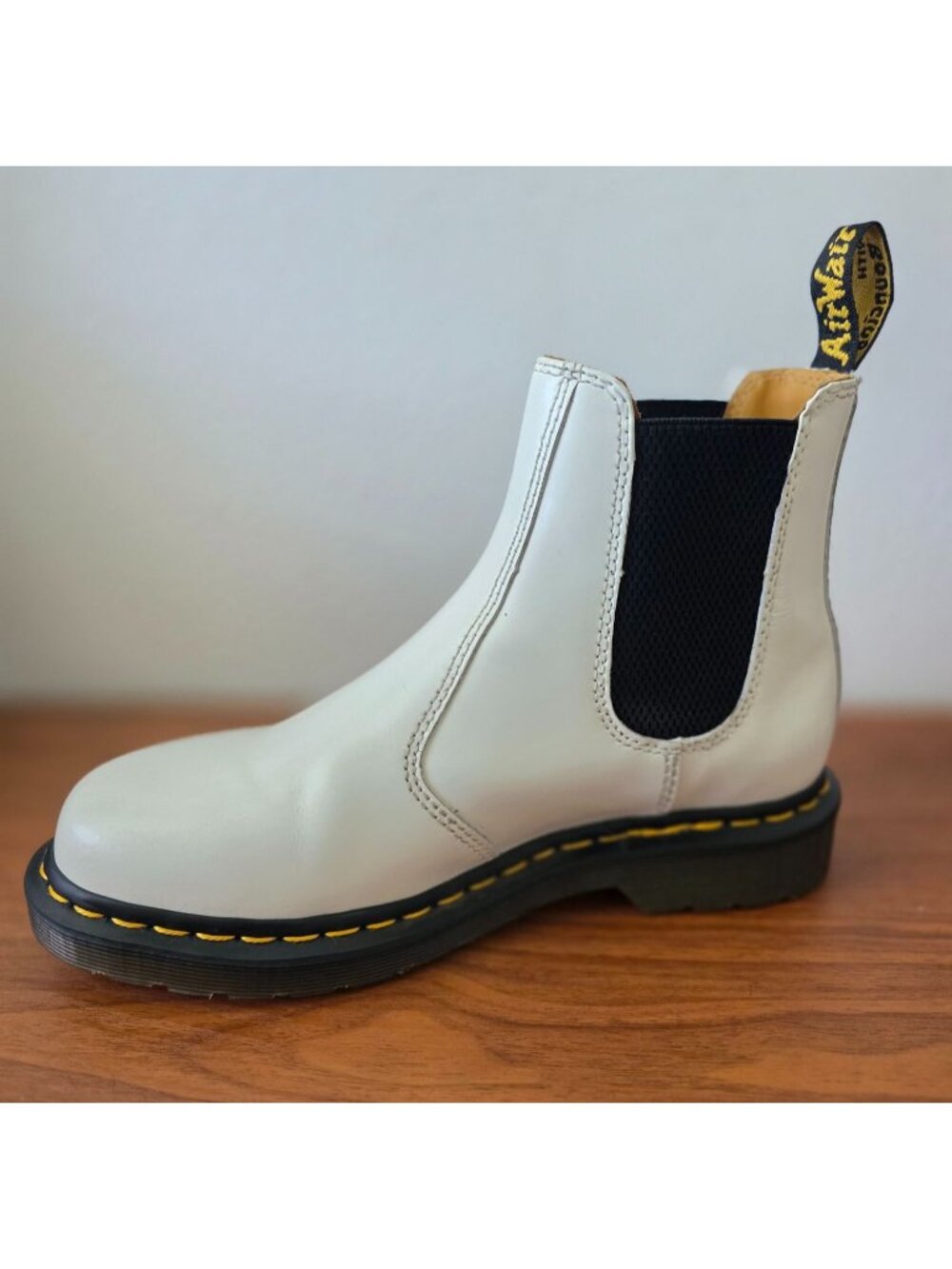 Dr. Martens 2976 White Chelsea Slip-On Classic Style Boots Smooth Leather M6/W7 - Picture 2 of 13